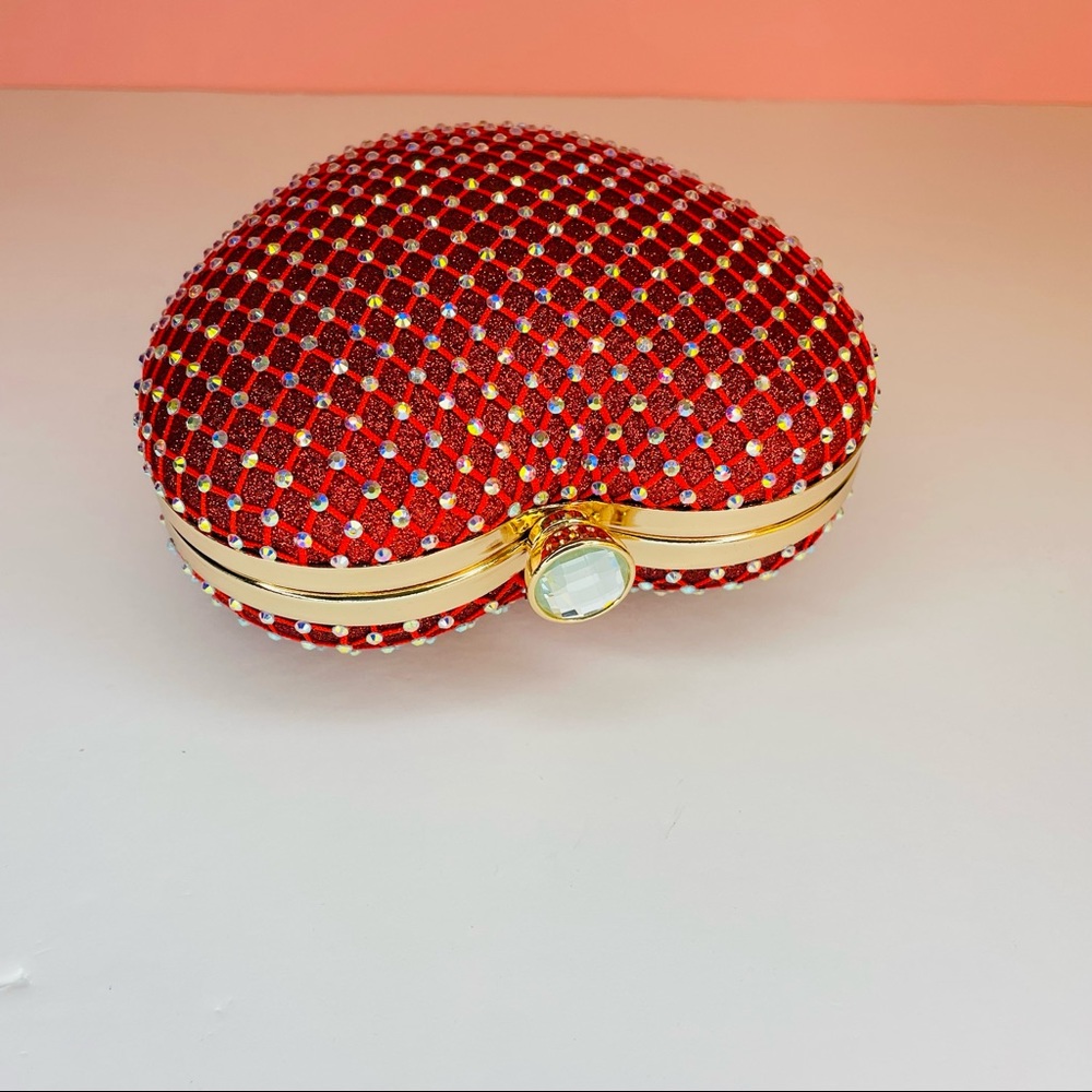 WOMEN’S RED MESH RHINESTONE HEART BOX GOLD STRAP CHAIN CLUTCH CROSSBODY PURSE - Picture 5 of 6